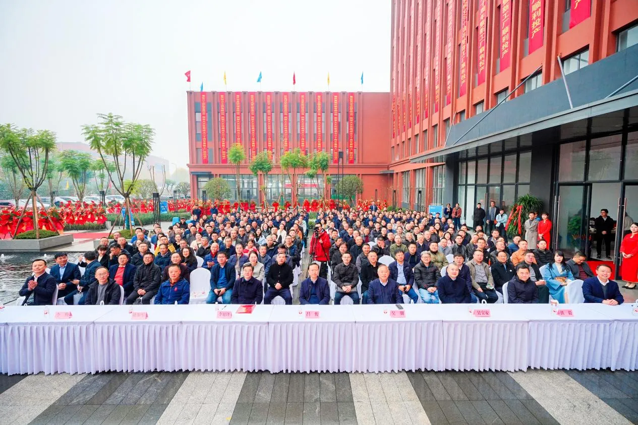 В тридцать лет – в путь по новому маршруту АО Чунцин Дачжэн Приборы провел (3)